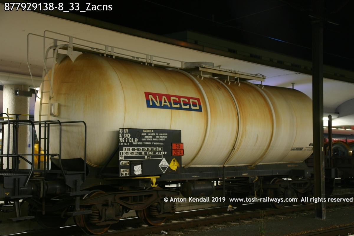 877929138-8_33_Zacns.jpg